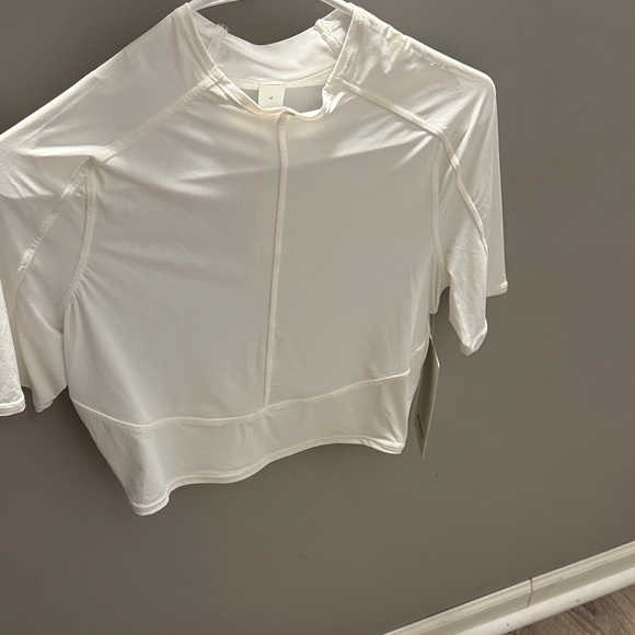 NWT Lululemon Womens Tight Fit Short Sleeve Shirt Cropped Athletic Top Size M - Picture 1 of 5